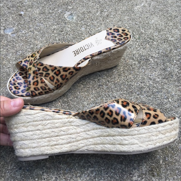 La Victoire Leopard Print Wedge Slides Size 8.5M - Picture 2 of 6